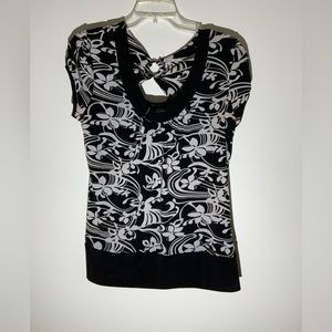 Women’s sleeveless blouse